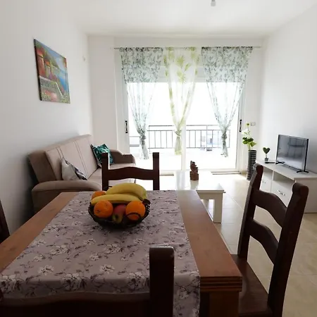 Lovely One Bedroom アパート Sarandë