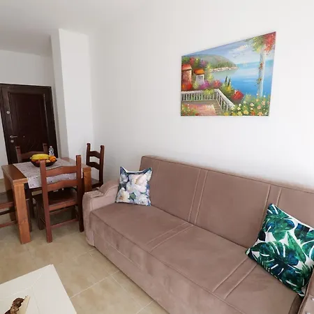 Lovely One Bedroom アパート Sarandë