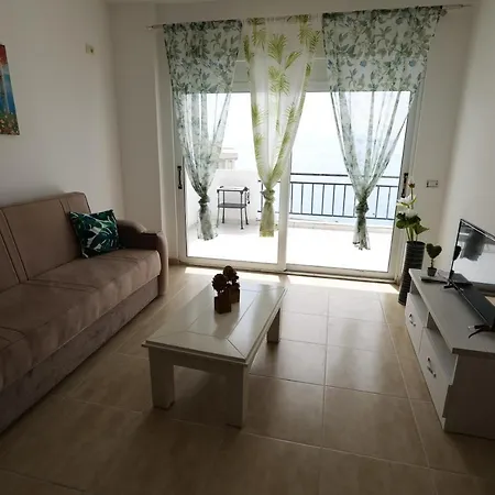 Lovely One Bedroom アパート Sarandë