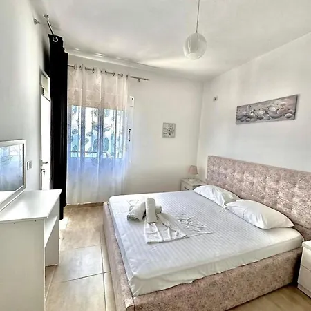 Lovely One Bedroom アパート *